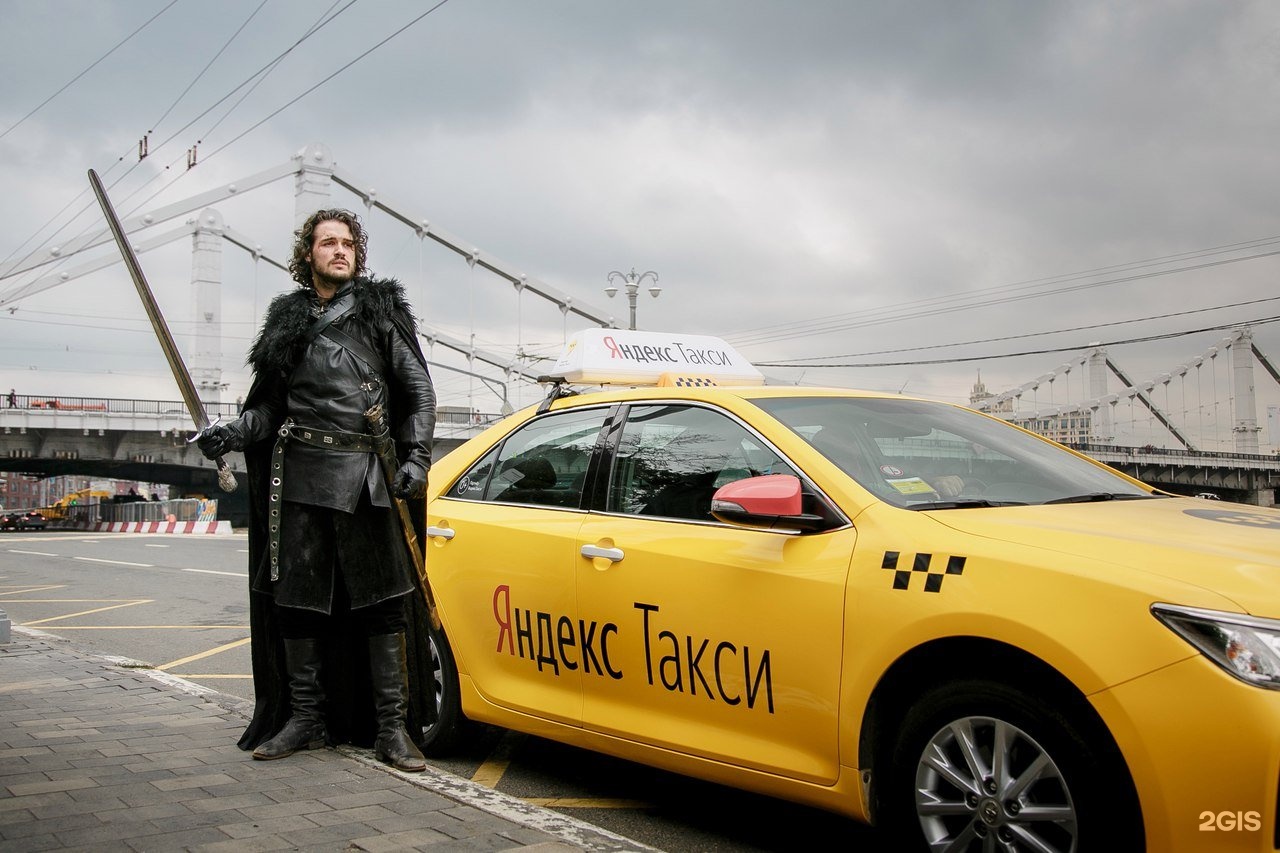Таксист Яндекс такси