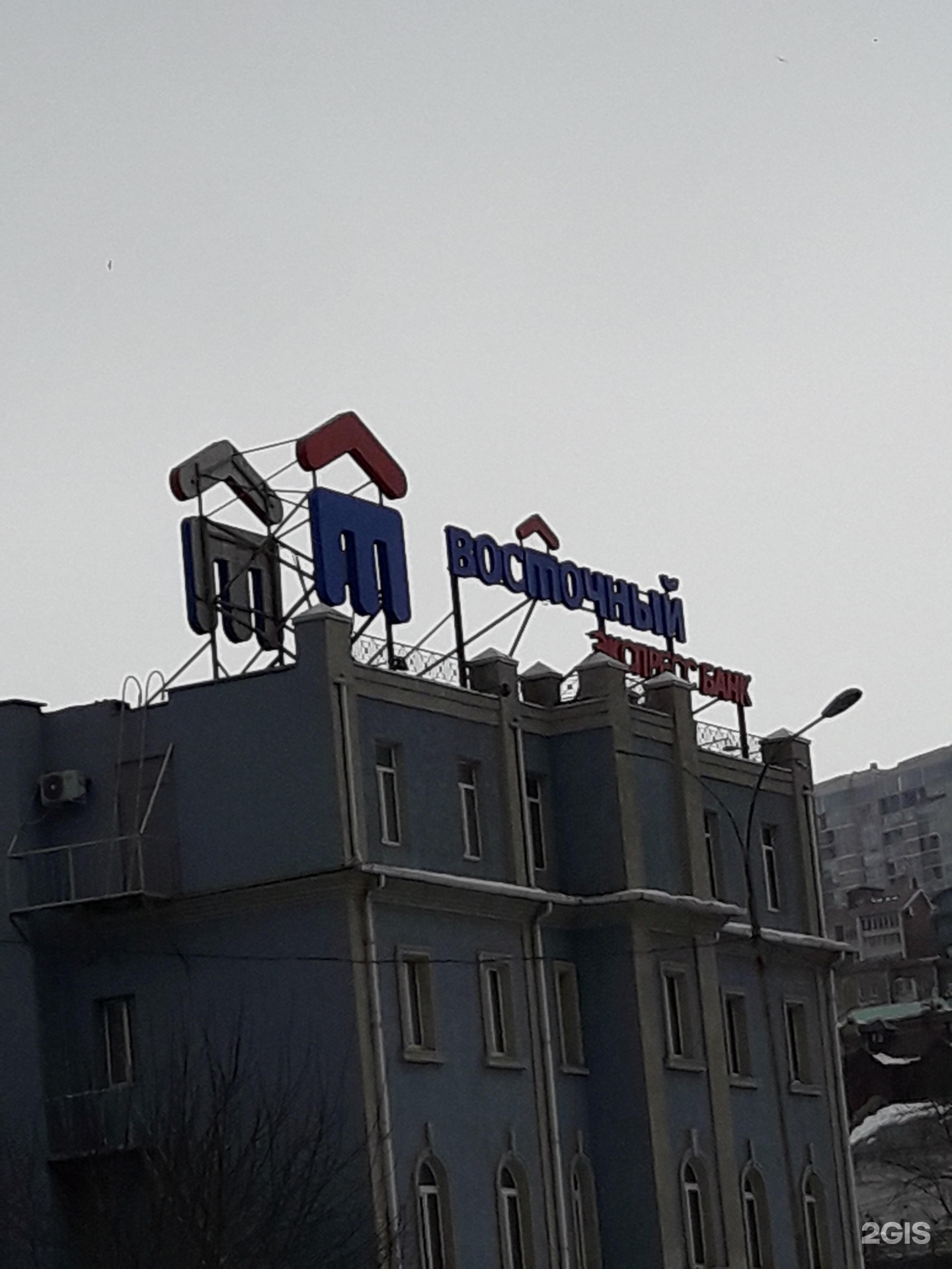 Пао владивосток. Заводоуправление ЧМК. Мечел логотип. Флаг российский повесили в Киеве. Заводоуправление ЧМК Челябинск