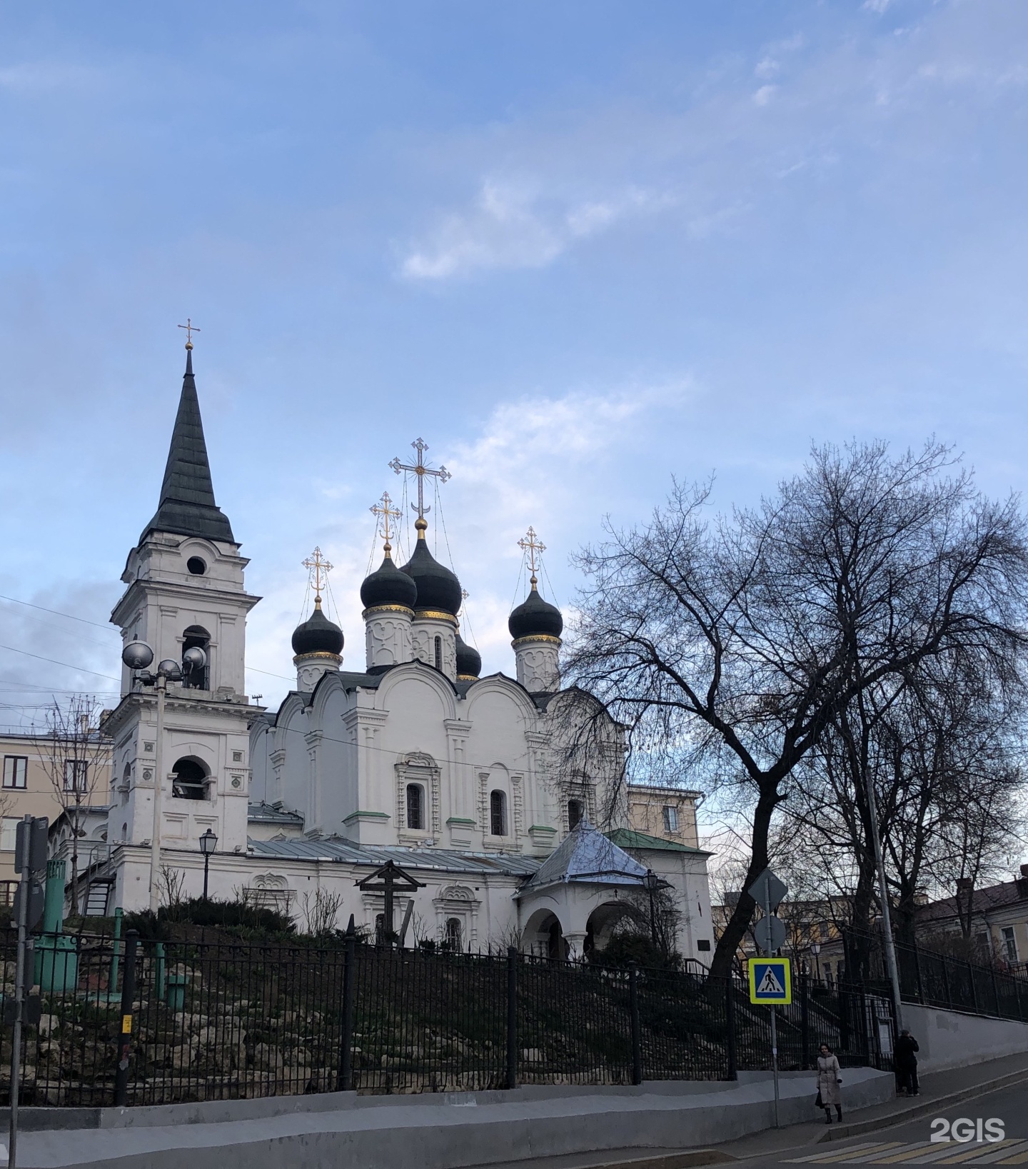 Церковь князя владимира москва. Храм Владимира в старых Садех. Храм Святого Владимира Старосадский переулок. Храм Владимира Китай-город. Церковь в старых Садех Москва.