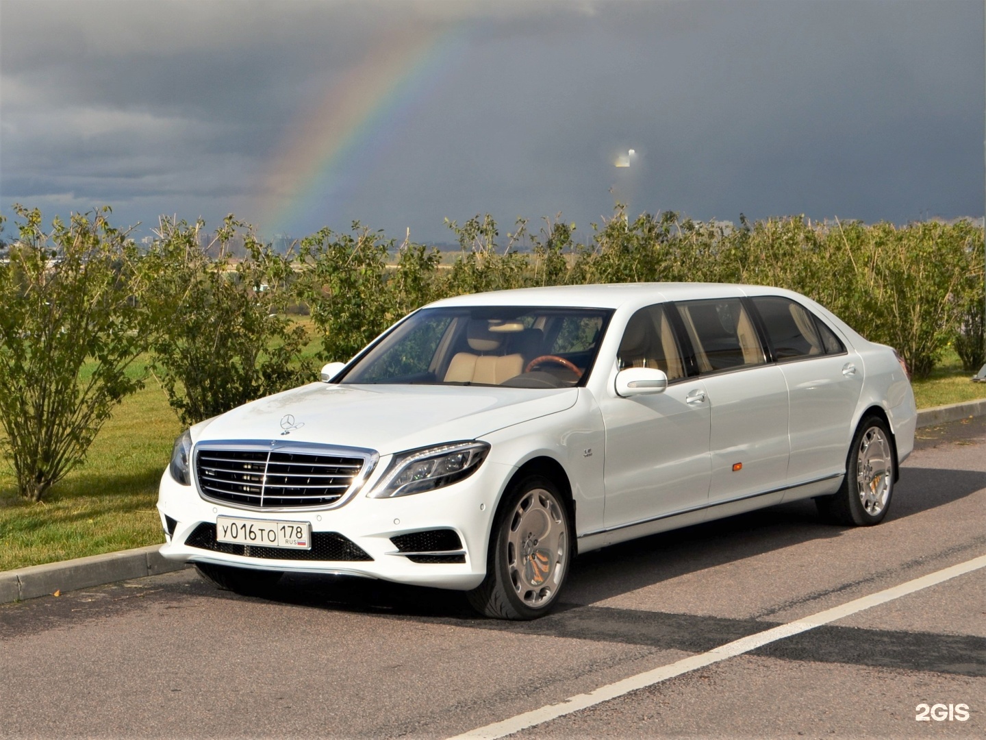 Аренда водителем спб. Мерседес s 500 Пульман. Mercedes s500 Pullman. Мерседес Пульман лимузин. Мерседес s500 лимузин.