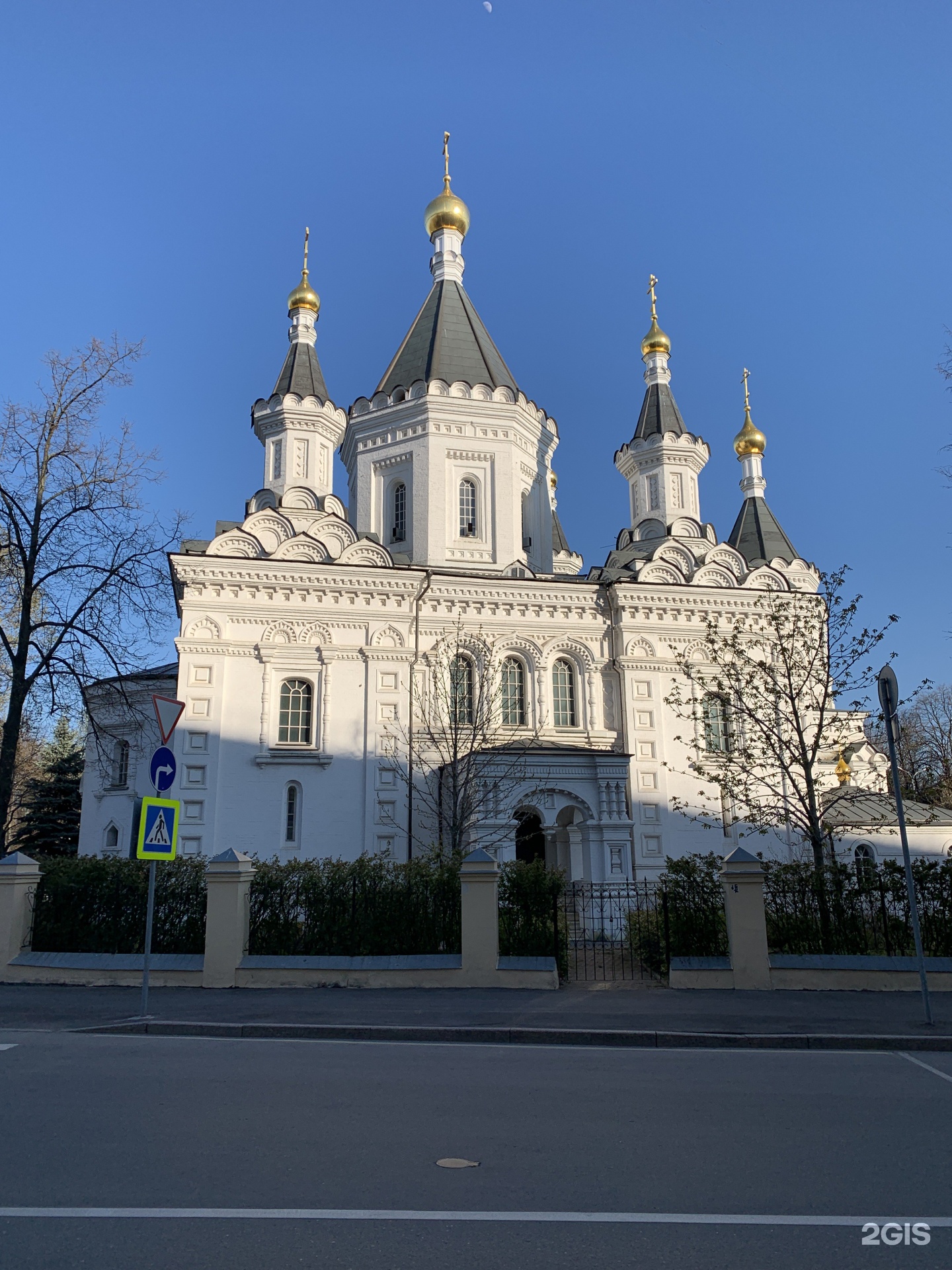 Храм на девичьем поле. Храм Архангела Михаила на девичьем поле. Храм Архангела Михаила при клиниках на девичьем поле. Храм Архангела Михаила Еланского. Храм Архангела Михаила Плющиха.