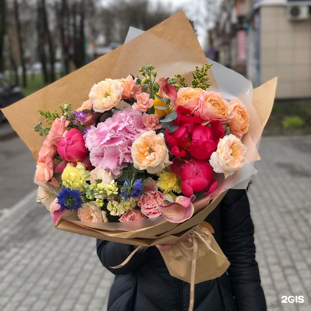 Your flowers. Your floral пенза. Композиция в сумочке с ирисами. Your floral пенза. Букет «сияние».