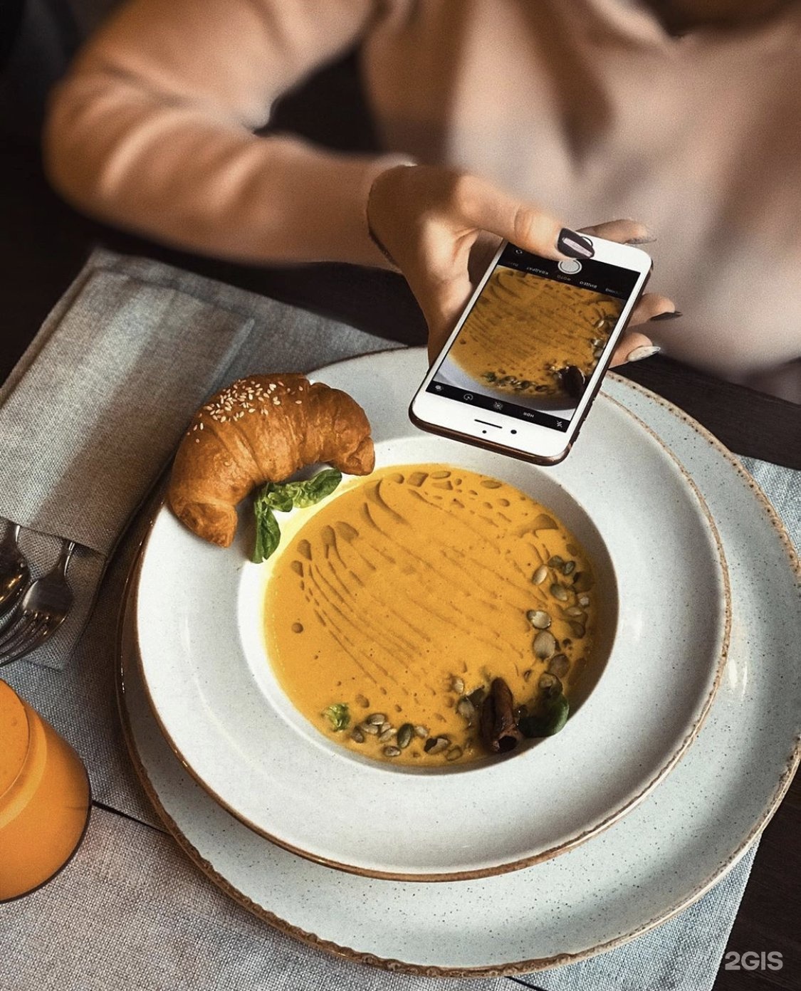 Летняя веранда вино. Вино на веранде. Кафе вино белгород. Винный бар 13 веранда. Веранда и вино белгород.