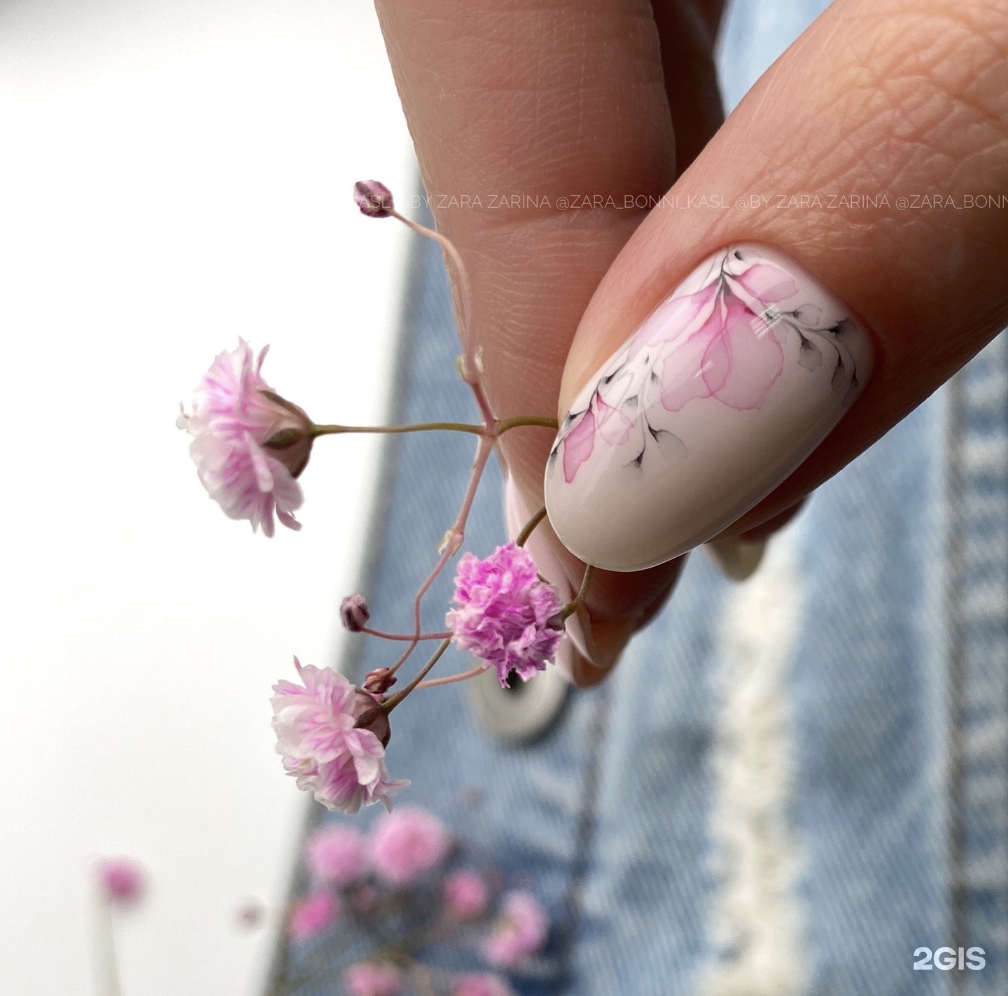Ногти с сухоцветами 2024