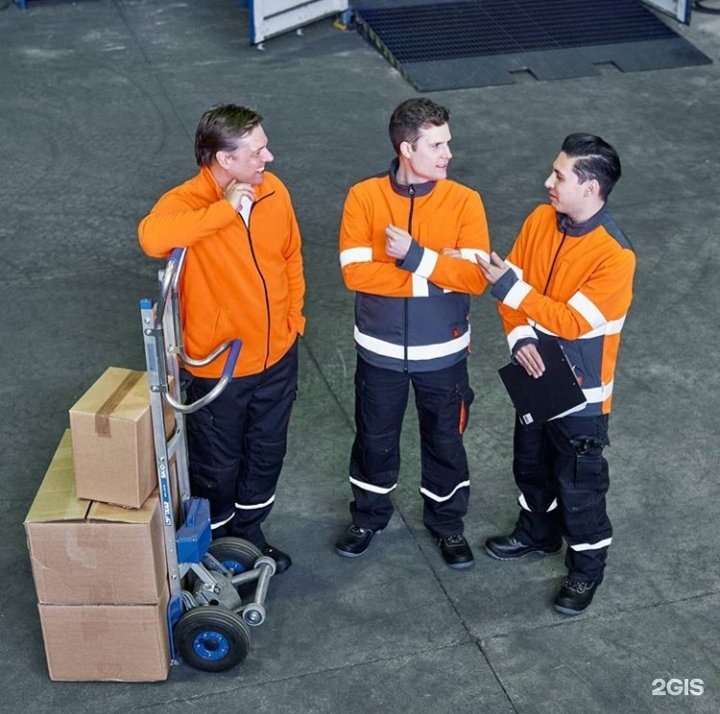 Спецодежда для электриков. Человек в рабочей одежде. Спецодежда электрика. Спецодежду сдал. Спецодежду сдал.