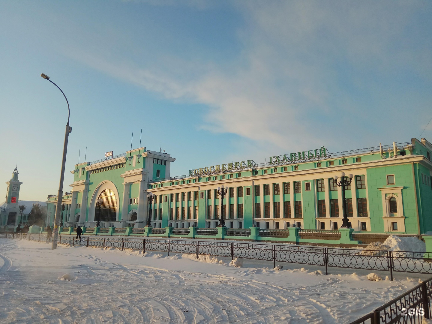 Вокзал главный новосибирск телефоны. ЖД вокзал Новосибирск главный. Вокзал Новосибирск главный 2022. В 1995 Новосибирск главный. Вокзал Новосибирск главный 2000.
