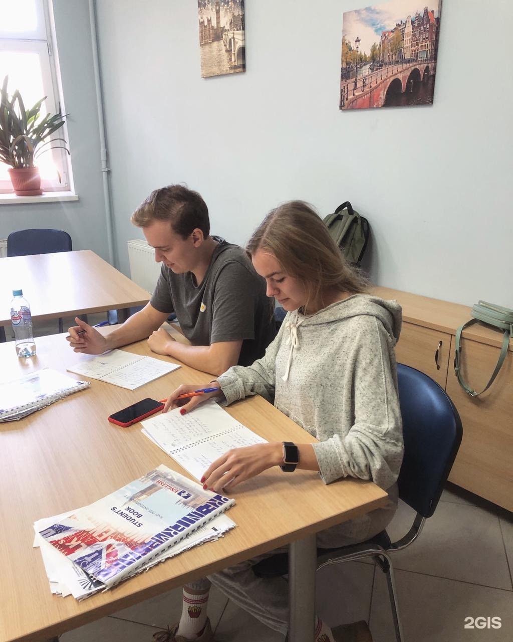 интерьер языковой школы. лингвин. языковая школа. школа иностранных языков. школа английского языка волгоград.