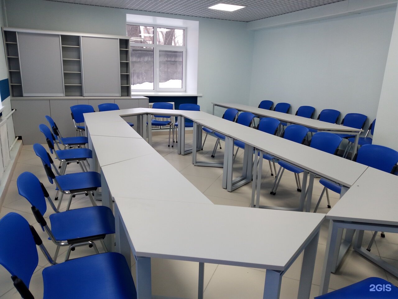 Работа учебного класса в организации. Мебель для аудиторий. Стулья для учебных аудиторий. Современная мебель для учебных аудиторий. Столы трансформеры для аудиторий.
