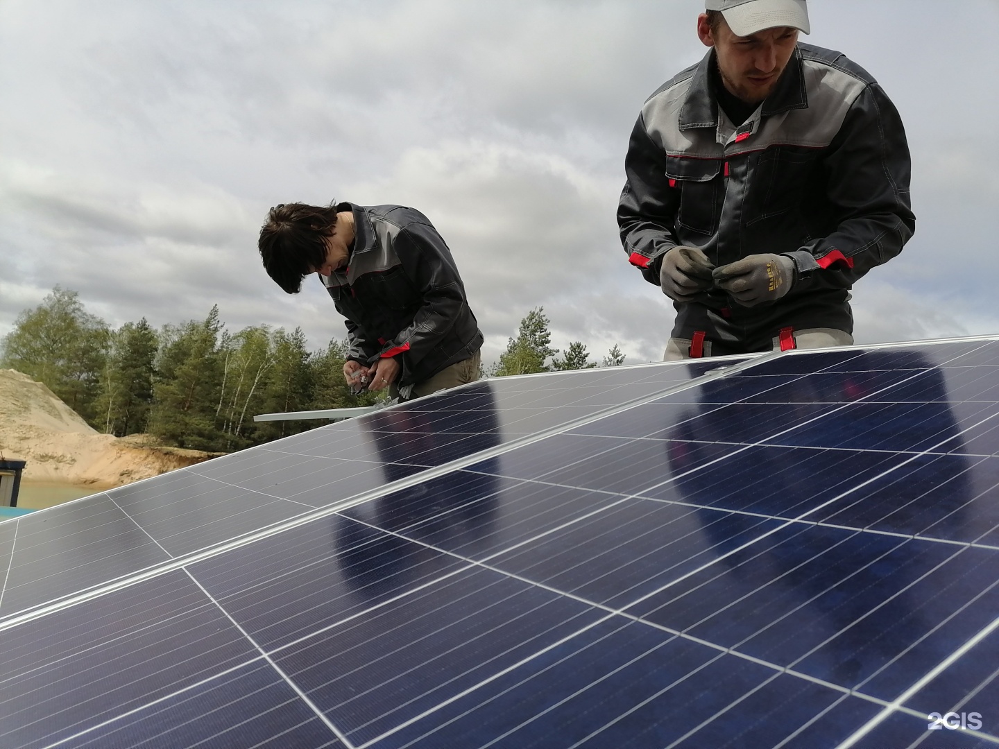 Аудит тюмень. Автономная СЭС. ТЕСЛУМ. Energy Audits. Фото энергетические панели на крышу грузовик.