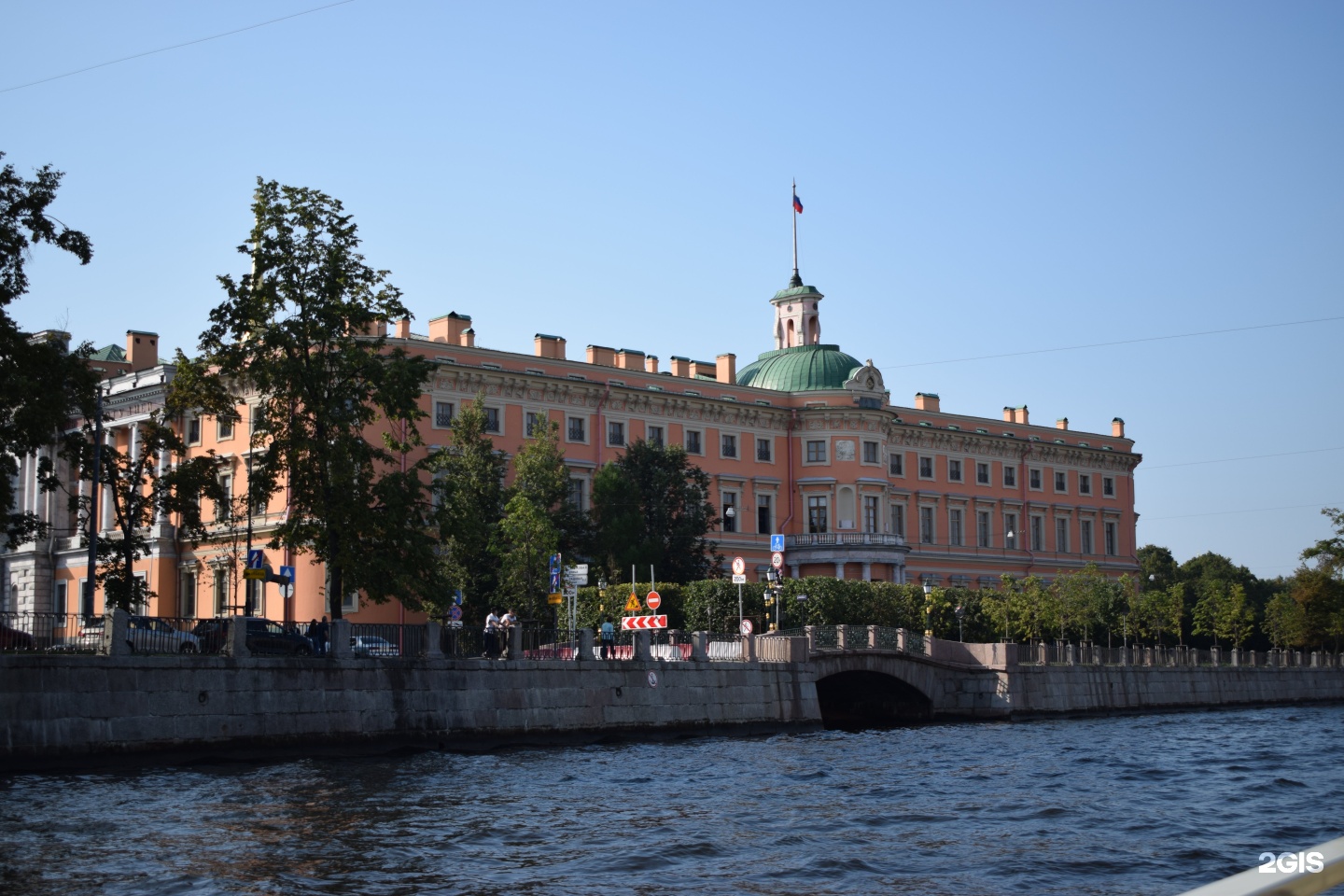 Михайловский замок режим. Михайловский замок в Санкт-Петербурге.