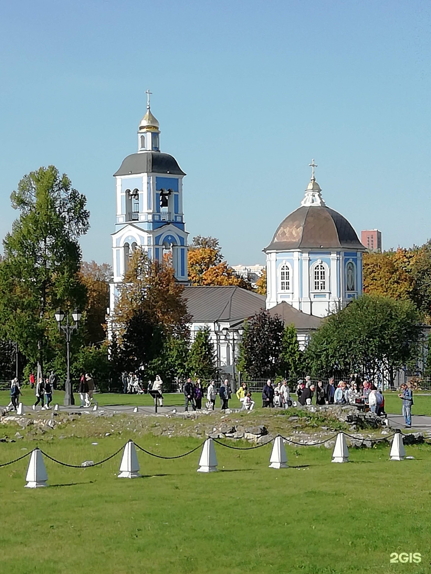 Храм в царицыно живоносный. Живоносный источник в Царицыно. Храм Живоносный источник в Царицыно. Школа Живоносный источник в Царицыно. Церковь иконы Божией матери Живоносный источник в Царицыно Пасха 2021.