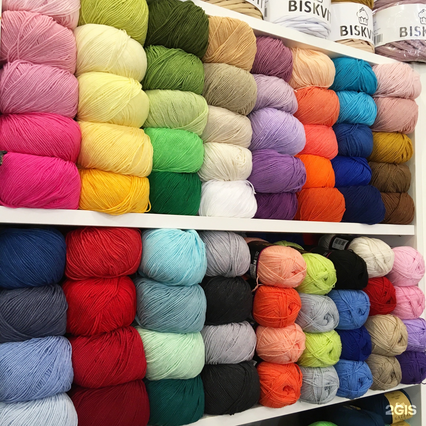 стеллаж для пряжи. рукоделие адлер. рукоделие адлер. буретный шёлк что это за пряжа. магазин пряжа ул.