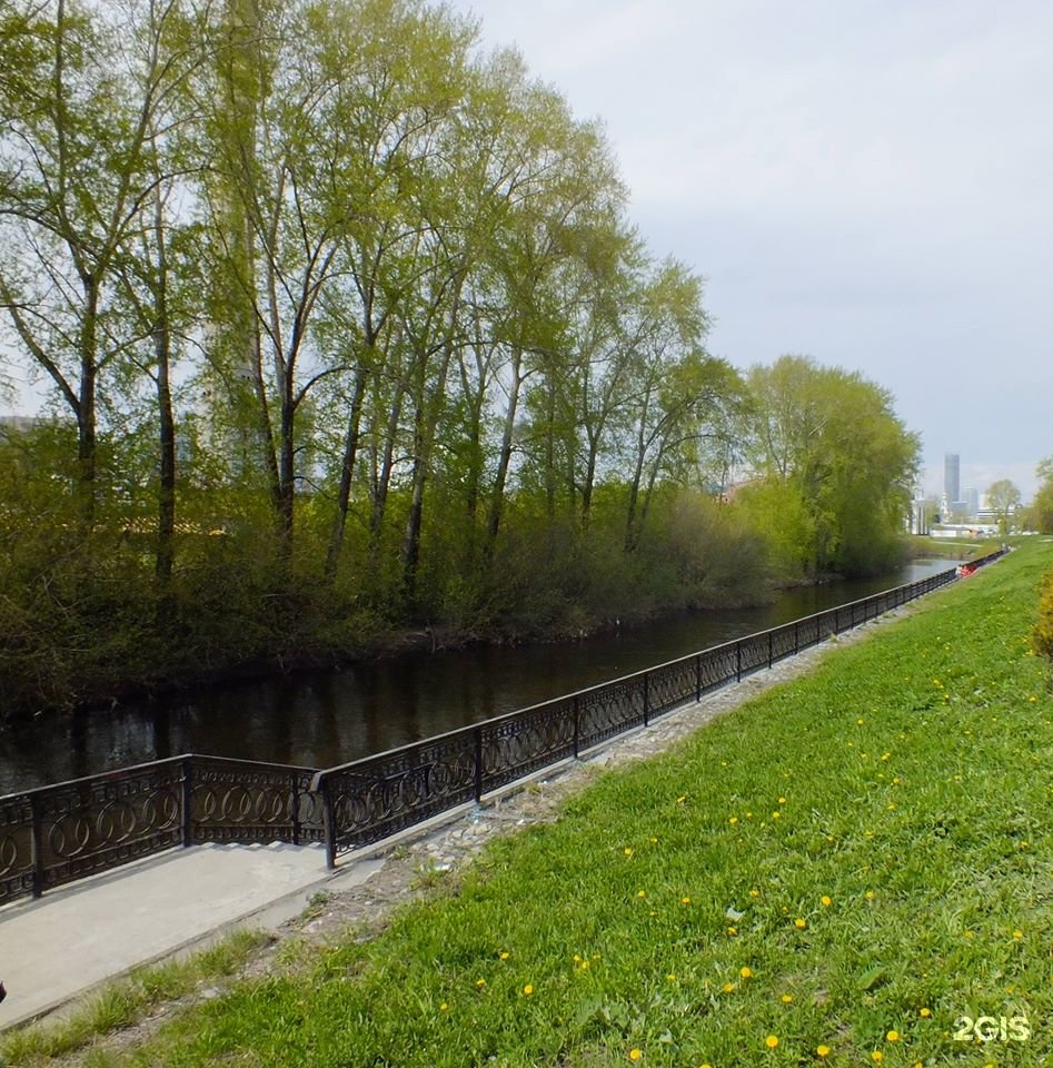 БЦ Царский мост. Царский мост Екатеринбург бизнес центр. Розы Люксембург 64.