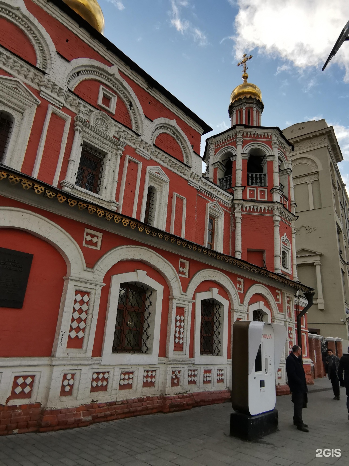 Храм всех святых на кулишках. Храм на Кулишках в Москве. Храм на Китай городе всех святых на Кулишках. Храм всех святых на Кулишках адрес. Церковь всех святых на Кулишках в Москве в 18 веке.