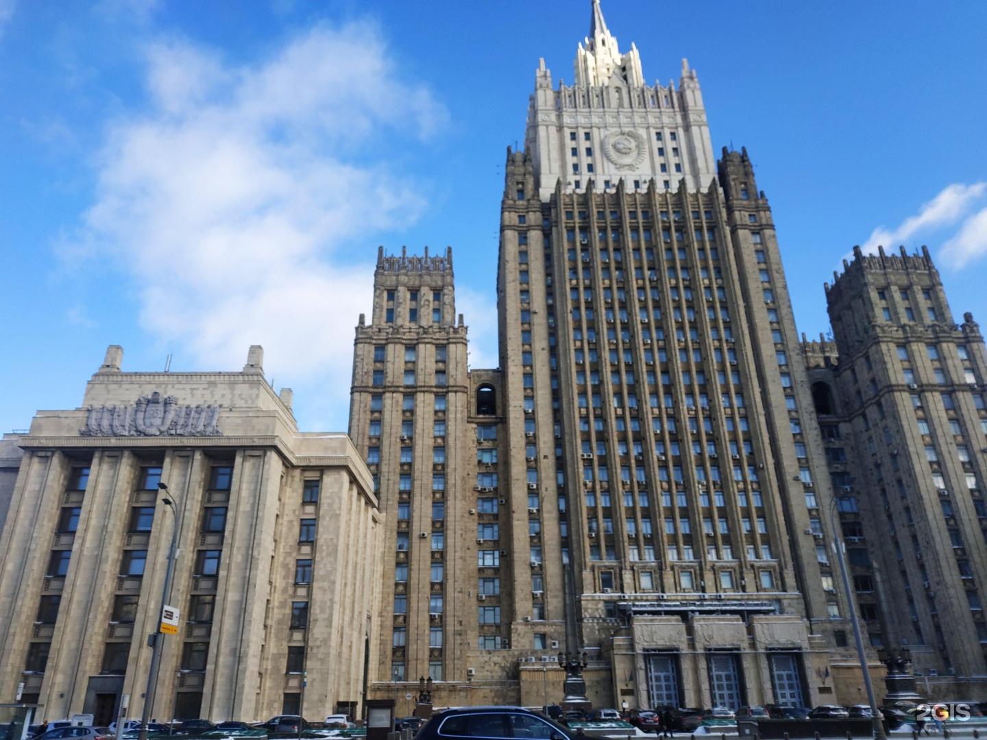 Дом мид москва. Отель напротив МИД РФ. МИД РФ В США. МИД России август. Адрес МИД России в Москве.