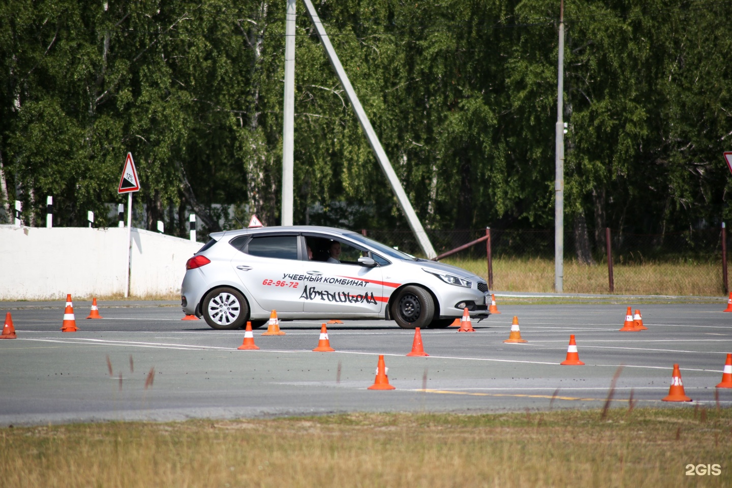 Автошкола тюмень. Автошкола учебный комбинат. Автошкола Тюмень Газовиков. Автошкола Гнаровской учебный комбинат.