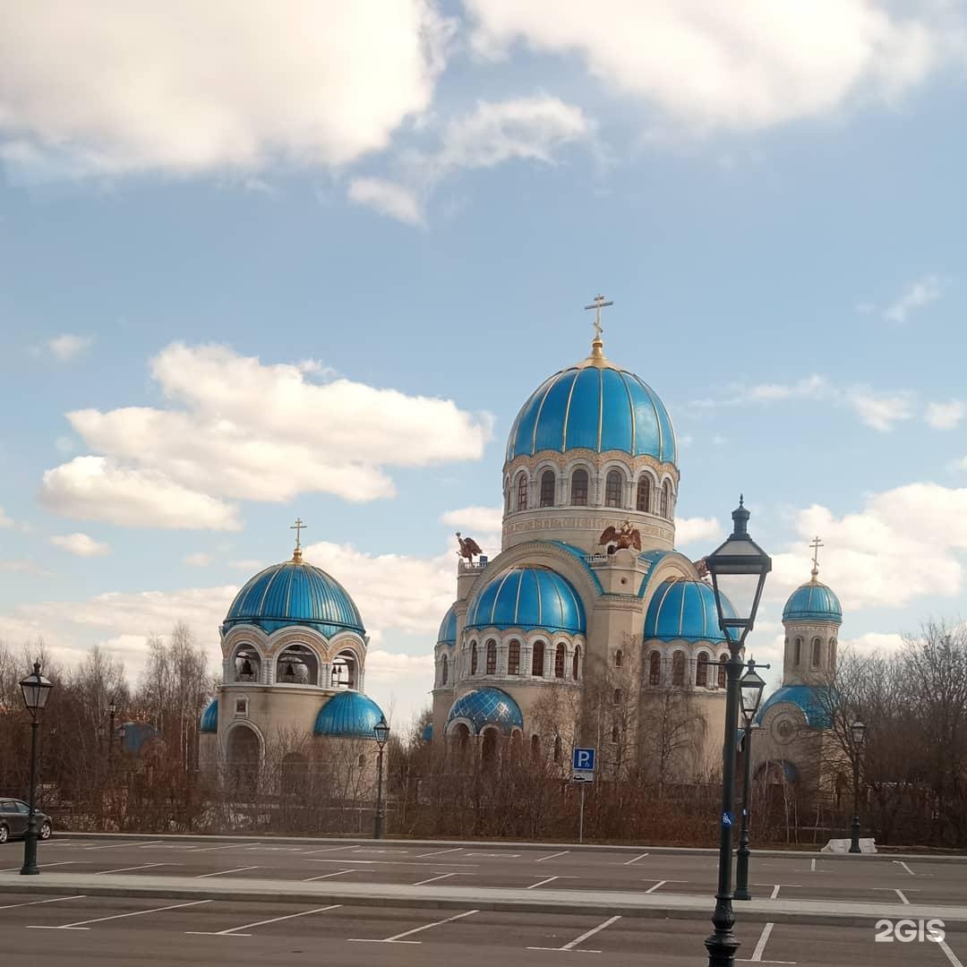 Храм тысячелетия крещения. Храм Живоначальной Троицы в честь тысячелетия крещения Руси. Каширское шоссе 61а храм Живоначальной Троицы. Храм тысячелетия в Орехово-Борисово. Храм на Каширском шоссе с голубыми.