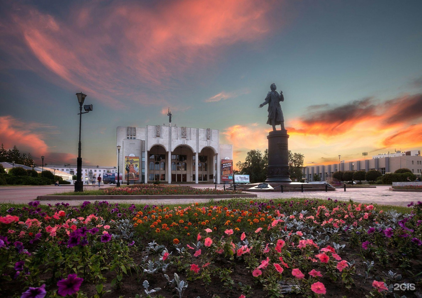 Курский драмтеатр фото