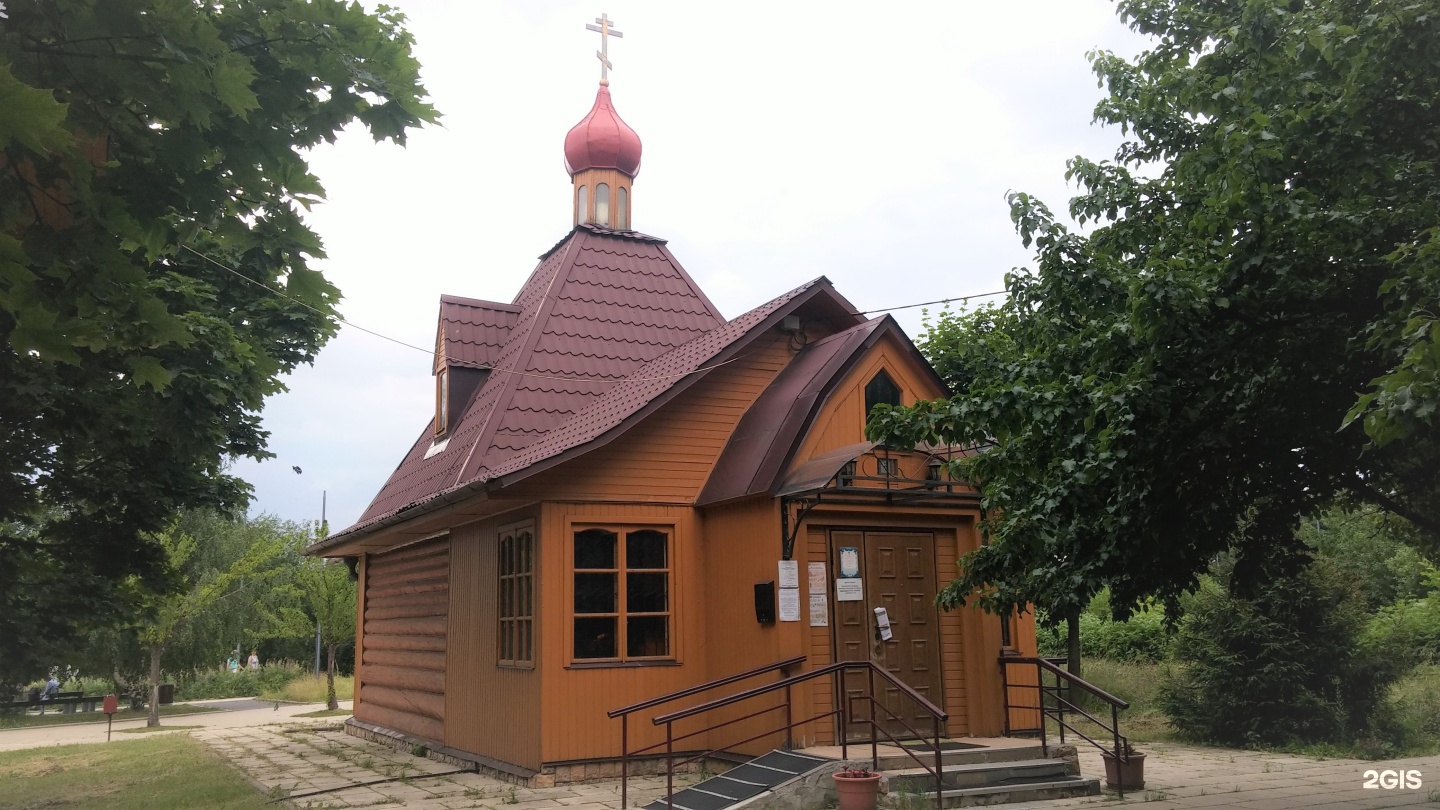 Храм дмитрия донского. Храм Дмитрия Донского в Садовниках. Храм благоверного князя Димитрия Донского в Садовниках Москва. Храм благоверного князя Димитрия Донского в Садовниках. Новая американская Церковь Христа в Москве на каширке.