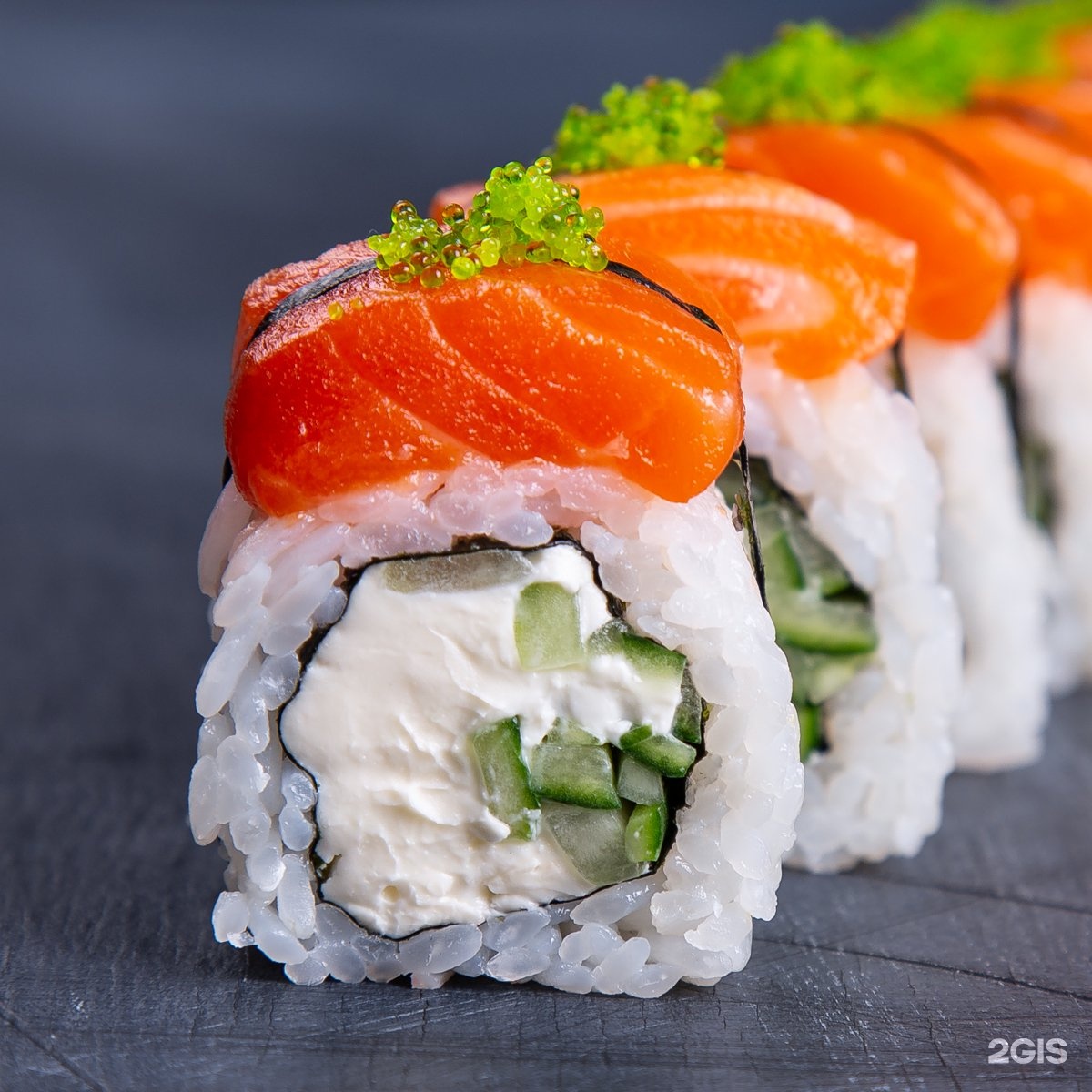 Суши восток обь. Ролл восходящее солнце. Суши ролл длинный. Роллы москва. Роллы на дом новосибирск.