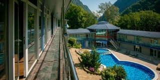 Монастырь: Отель GP Грааль Ахцу