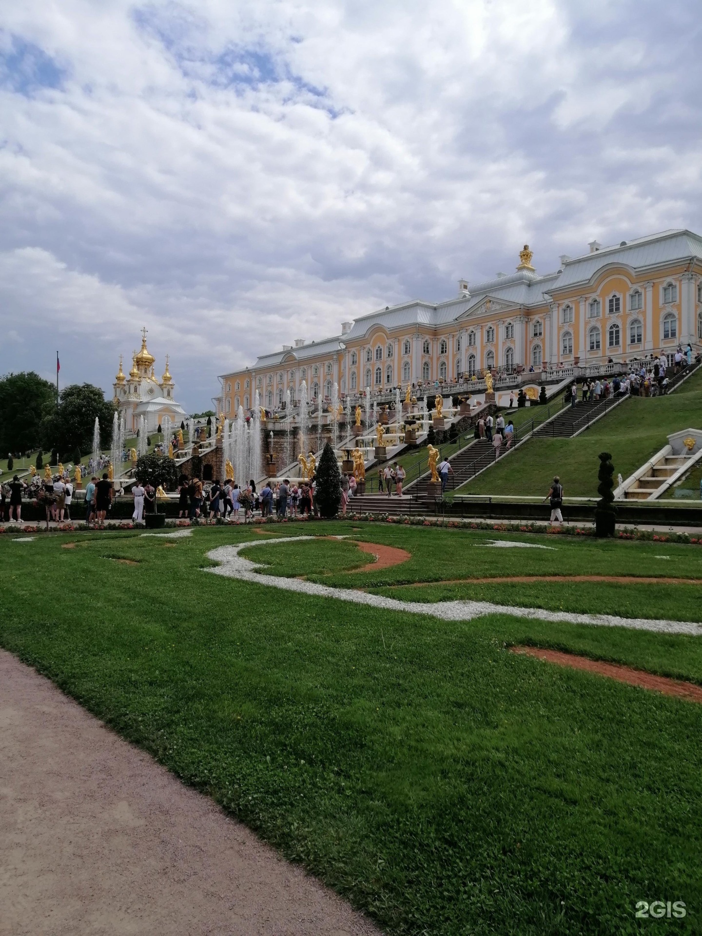 Большой петергофский дворец разводная ул 2 фото. Петергоф (музей-заповедник). ГМЗ Петергоф. Музей заповедник СПБ. Разводная площадь Петергоф.