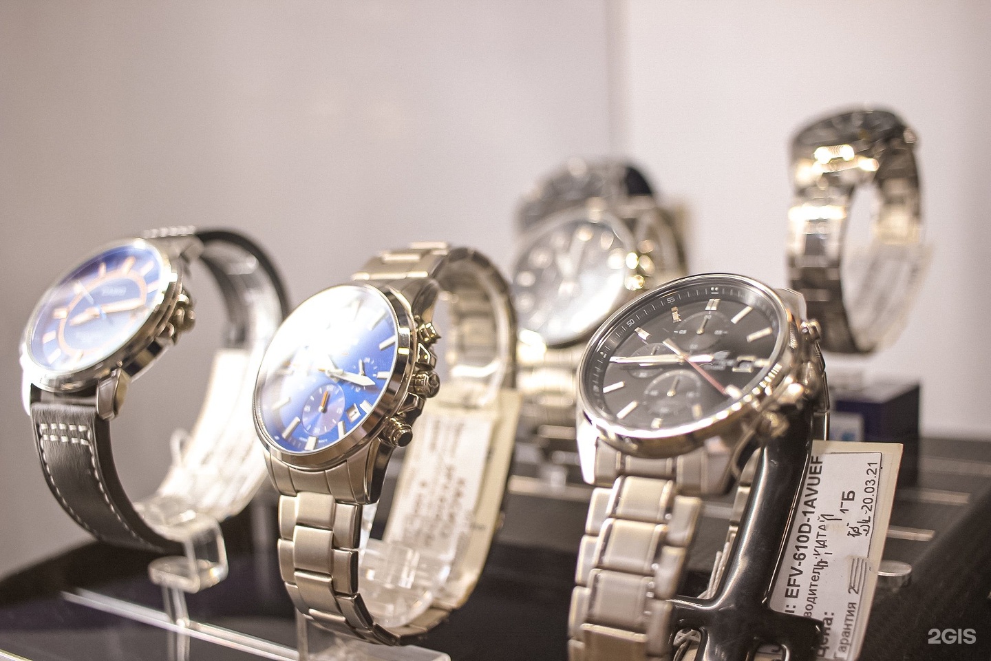 Рынок наручные часы. Панорамные часы. Watch shop.