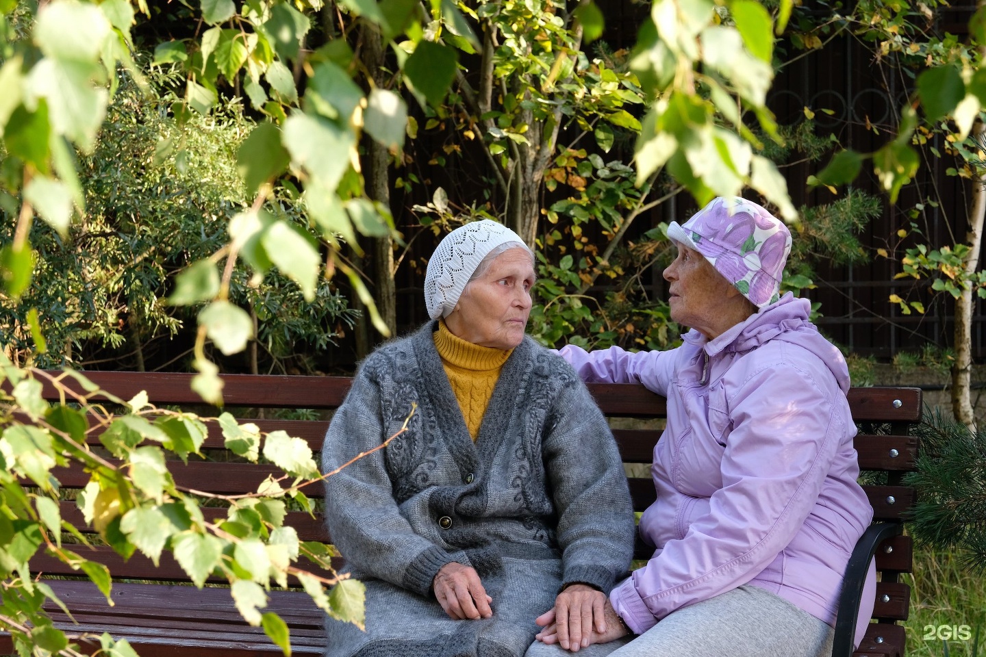 Золотая пора пансионат для пожилых. Пенсионерка. Пенсионеры фото. Пенсионеры путешествуют.