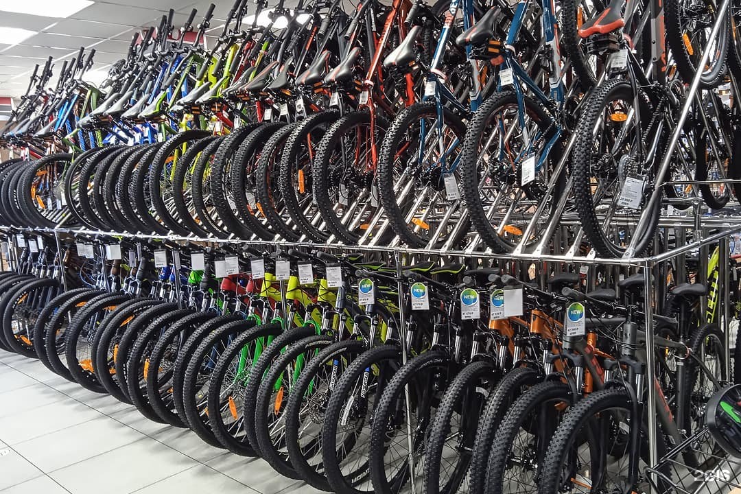 Магазин велосипедов в ростове на дону. Магазин велосипедов. Велосипед Bike Center. Байк центр Сочи. Магазин велосипедов на транспортной в Сочи.