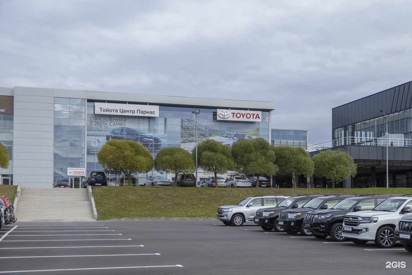 Тойота Парнас. Toyota Center. Дилерский центр Тойота АВТОПЛЮС Екатеринбург. РОЛЬФ Дженезис.