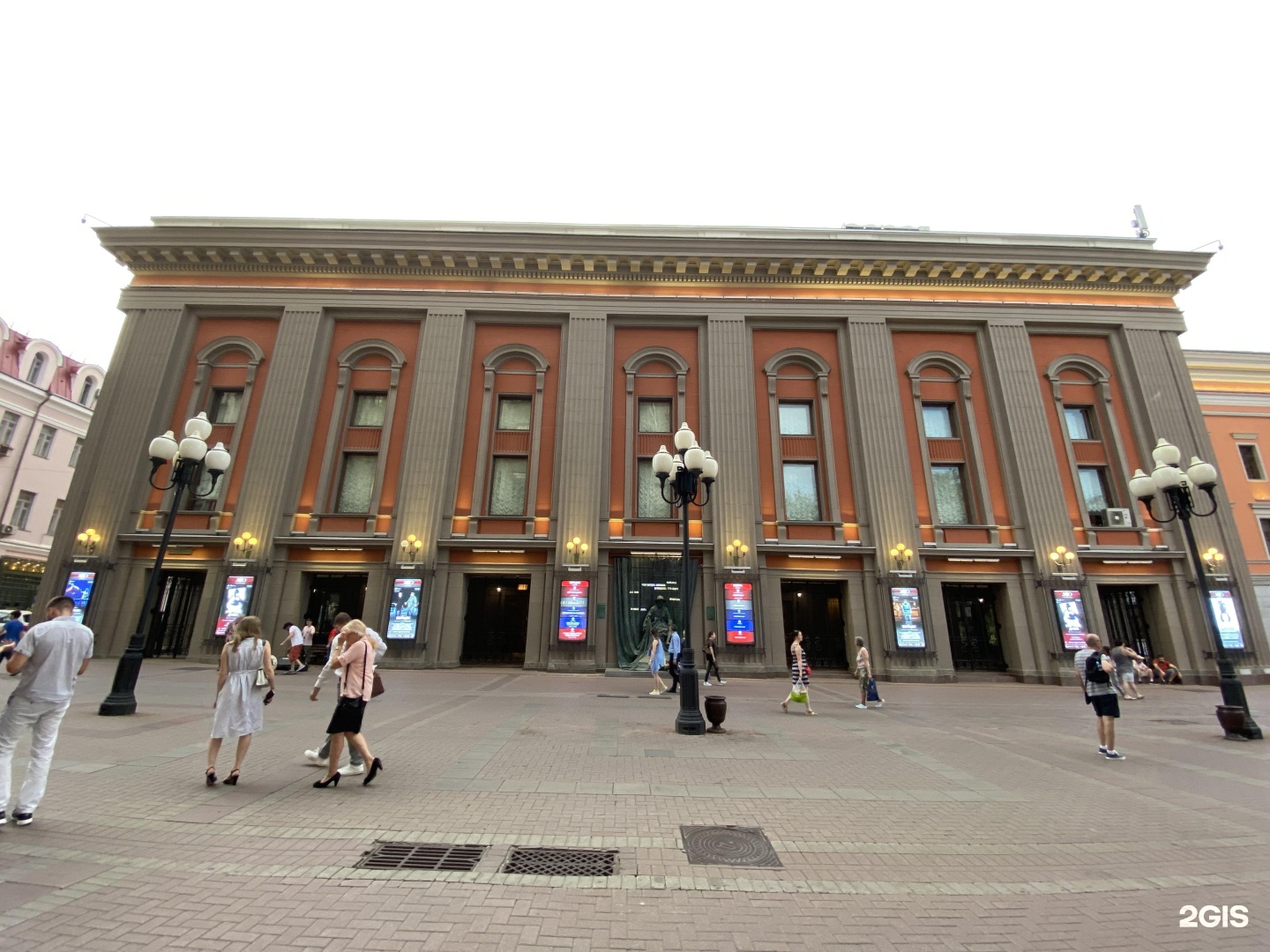 Арбат 26. Арбат 26 театр Вахтангова. Москва Арбат 26 театр Вахтангова.