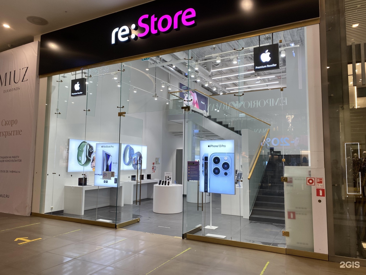 Парковка трц галерея лиговский просп 30 отзывы. Re Store СПБ. Re Store Екатеринбург. Re Store логотип. Re Store Москва.