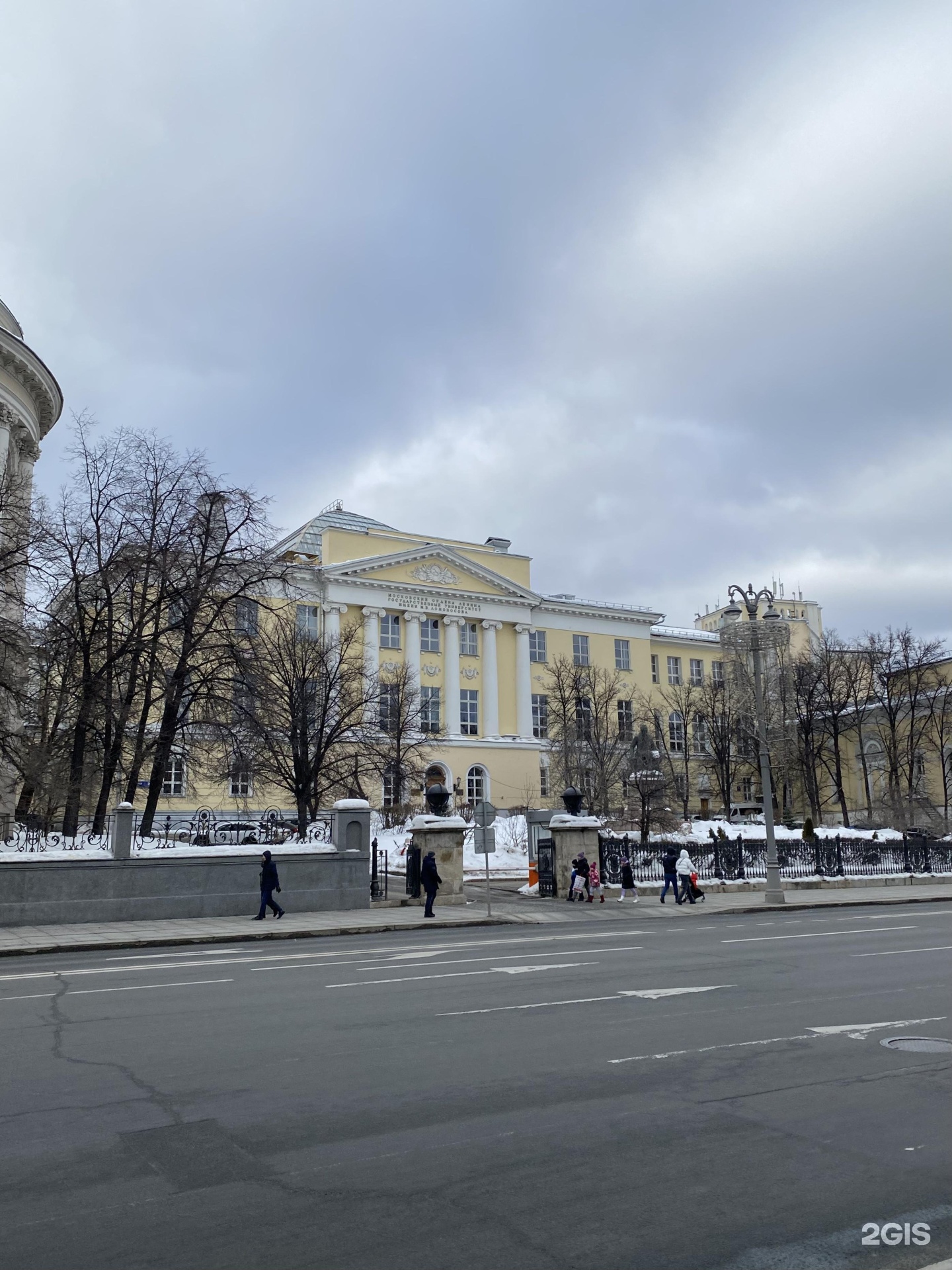 Моховая 9 москва. Моховая 9 Факультет журналистики. Москва Моховая 9 МГУ. Моховая улица Факультет журналистики. Моховая 9 стр 1 Факультет журналистики здание.