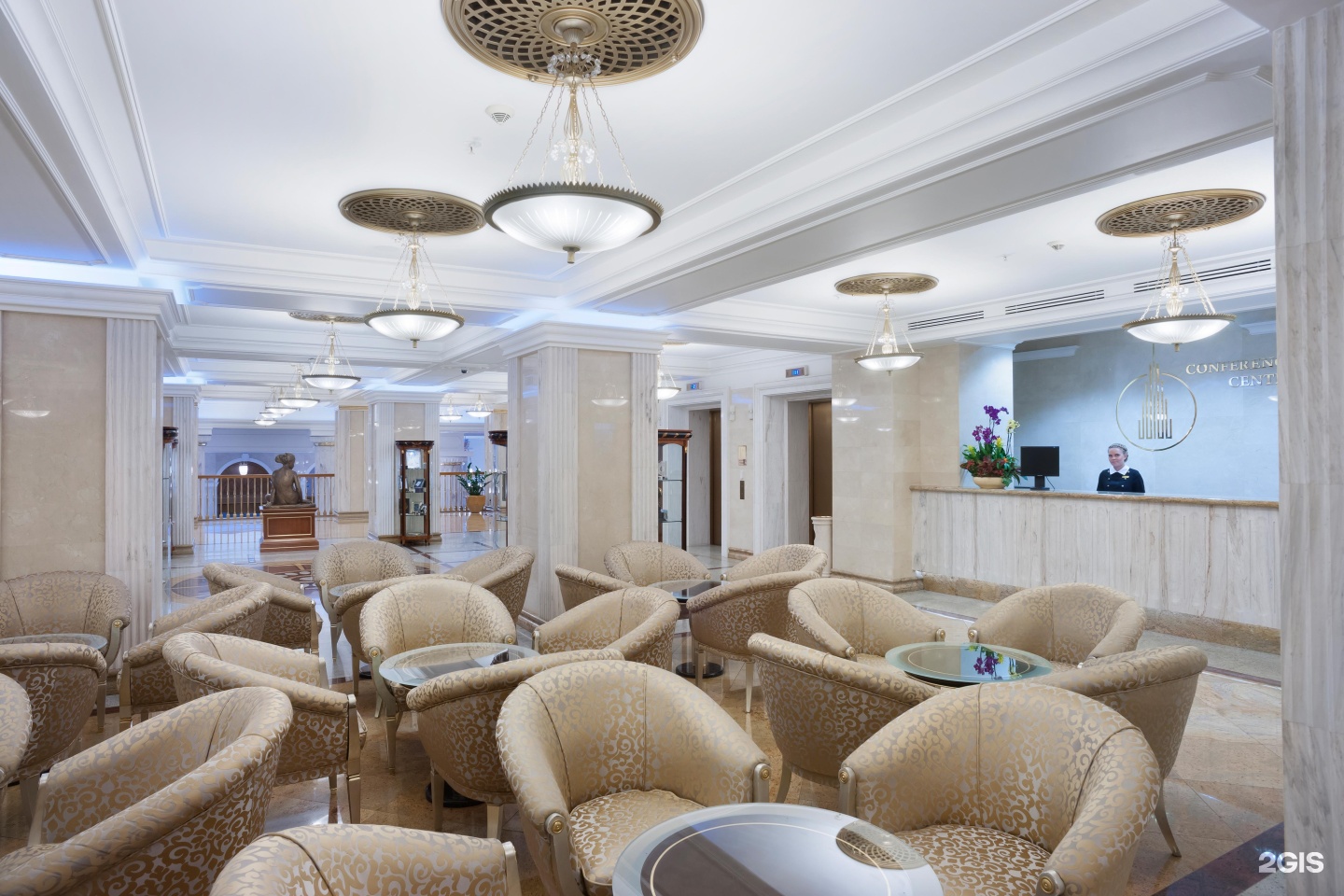 Radisson collection fitness. Рэдиссон коллекшн Москва. Рэдиссон Москва гостиница. Лобби бар Рэдиссон коллекшн. Кутузовский проспект, 2/1с1 Рэдиссон.