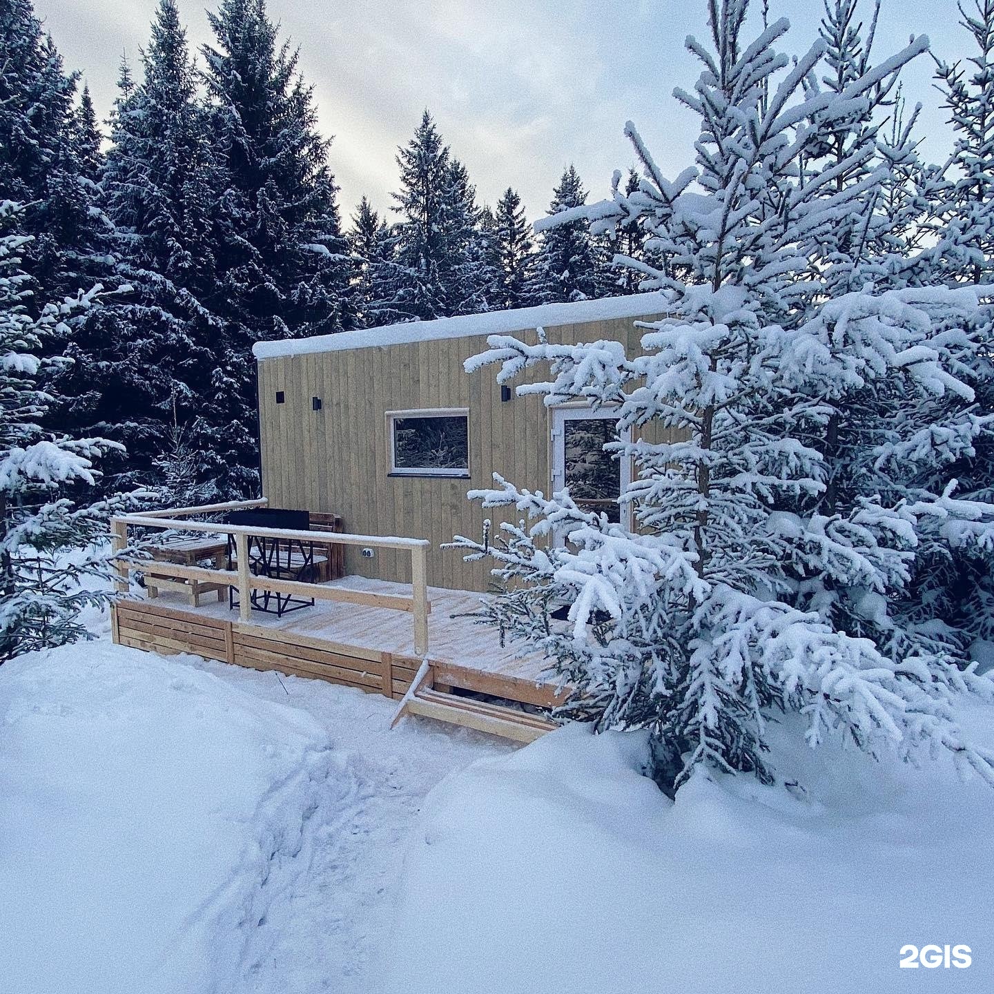 Глэмпинг хюгге кэмп. Глэмпинг холмистый пермь. Глэмпинг завидово. Сенгилеевские холмы глэмпинг. Кемпинг полазна.