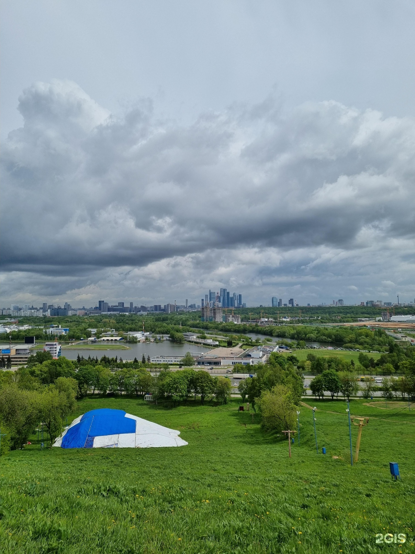 Крылатское комплекс. Москва Крылатская улица 1 Лата трэк. Лата трэк - горнолыжный комплекс в Крылатском. Межрегиональный фермерский комплекс в Крылатском. : Ул. Крылатская, вл. 1, территория «Лата трек»,.