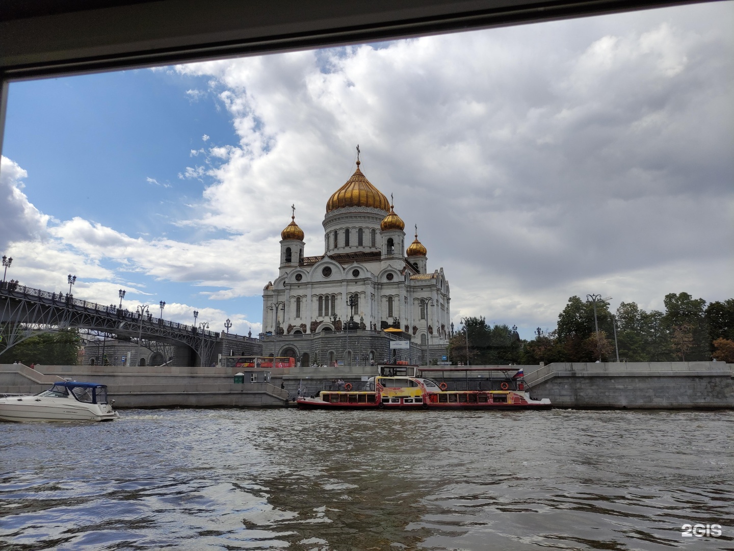 Улица волхонка храм