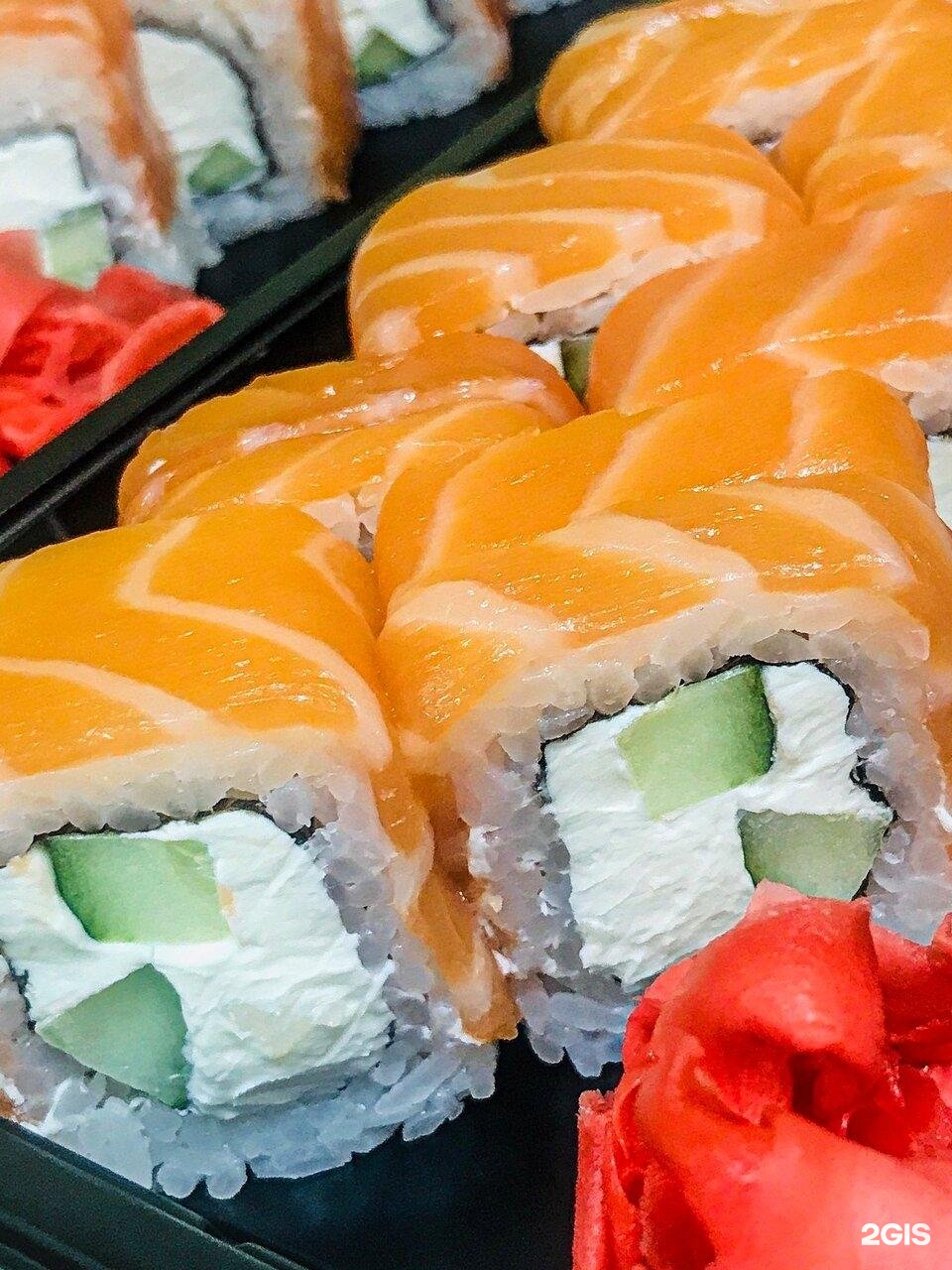 Роллы япошка. Роллы дербышки. Санта с роллами. Ролл в укропе. Кавай суши казань.