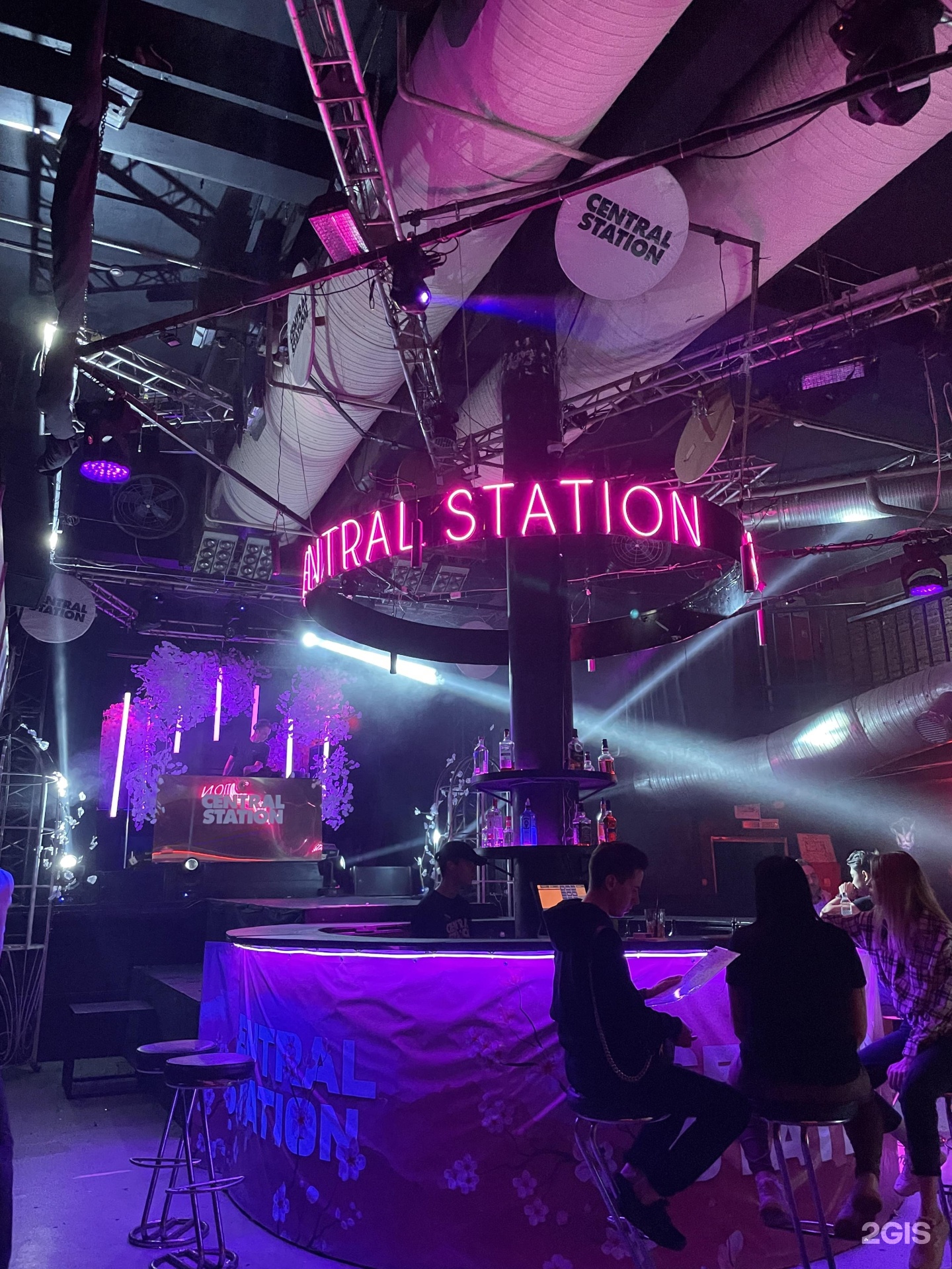 Club station