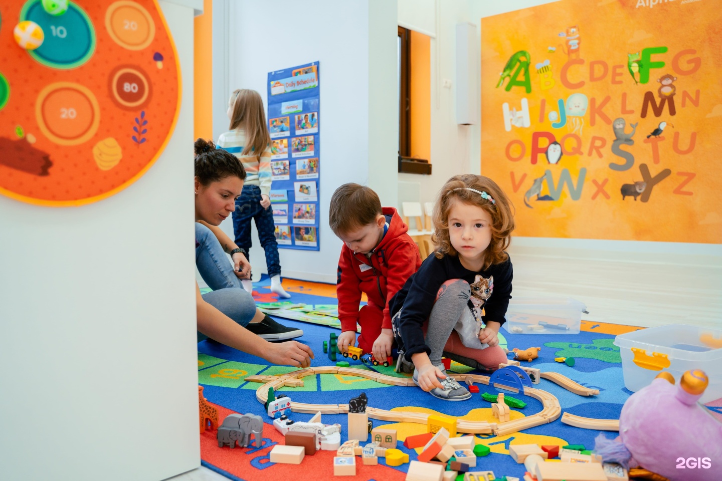 Discover the city. Детский сад English Preschool Discovery. Дискавери детский сад Дегунино. Discovery City детский сад. Дискавери детский сад Москва-Сити.