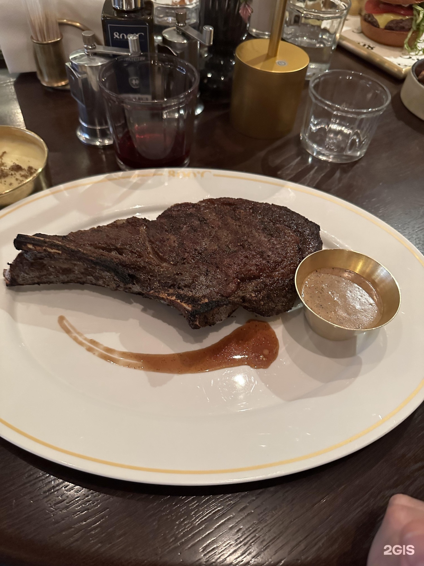 800 contemporary steak. Стейки в Махачкале. Сервировка стола в стейк хаусах. Стейки Хасавюрте. Стейк в Волгодонске.