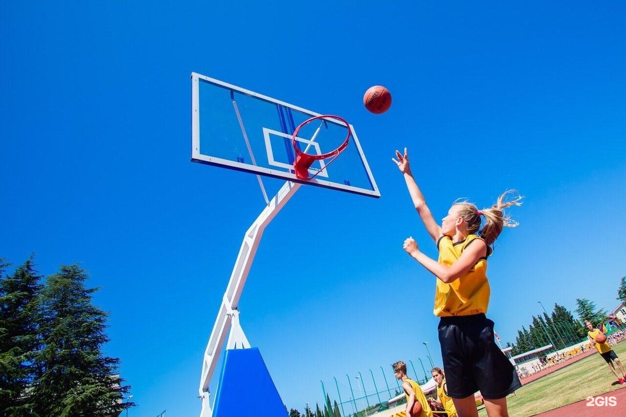 Баскетбольный лагерь 2024. Баскетбольный лагерь huscamp. Баскетбольный лагерь для детей. Детский лагерь в Сочи i-Basket. Лагерь мини Баскет Сочи.