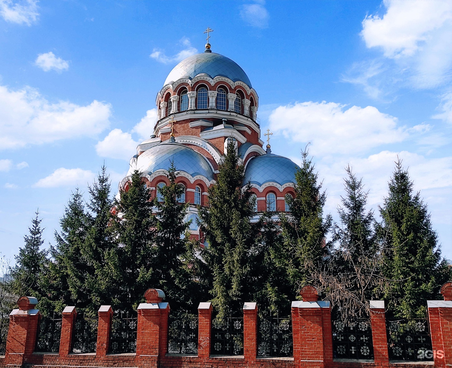 Церковь в сормово нижний новгород. Саракташ Свято-Троицкая обитель. Свято Троицкий Саракташский храм. Свято-Троицкая Симеонова обитель милосердия. Свято-Троицкая Симеонова обитель милосердия в Саракташе.