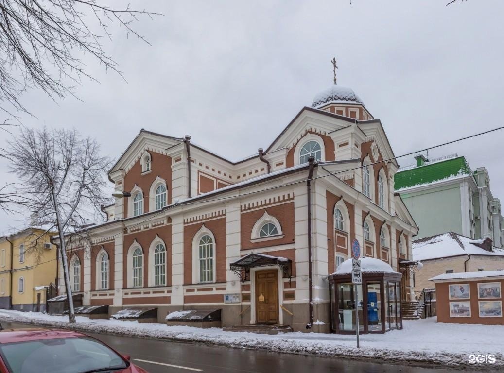 Молодежный храм на япеева. Церковь Сергия Радонежского при Ложкинской богадельне Казань. Церковная панорама. Казань фото города 2021.