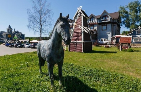 с. Юдино: Отель Серая лошадь