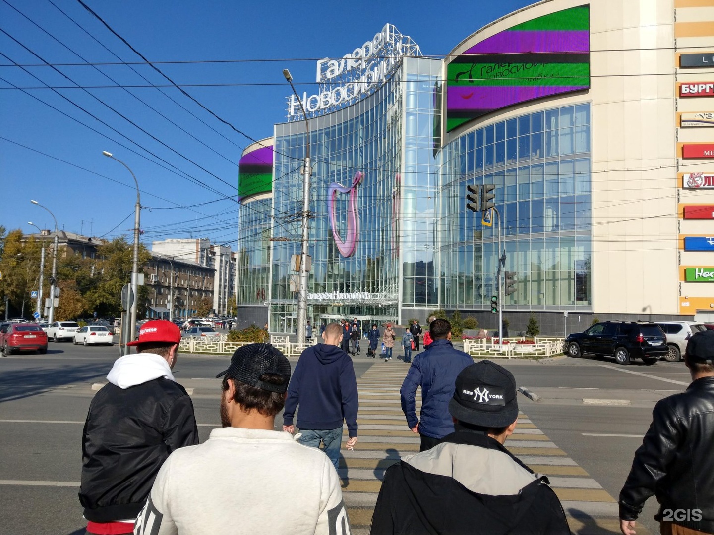 Гоголя 13 новосибирск. Новосибирск Гоголя 13 торговый центр. Строящиеся торговые центры Новосибирска. Уличная галерея Новосибирск.