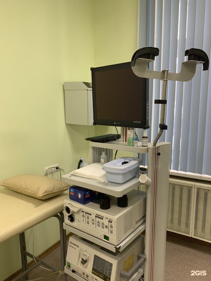 Рентгеновского аппарата устроен. Аппарат в больнице от вирусов. Эндоскопическая стойка из дерева.