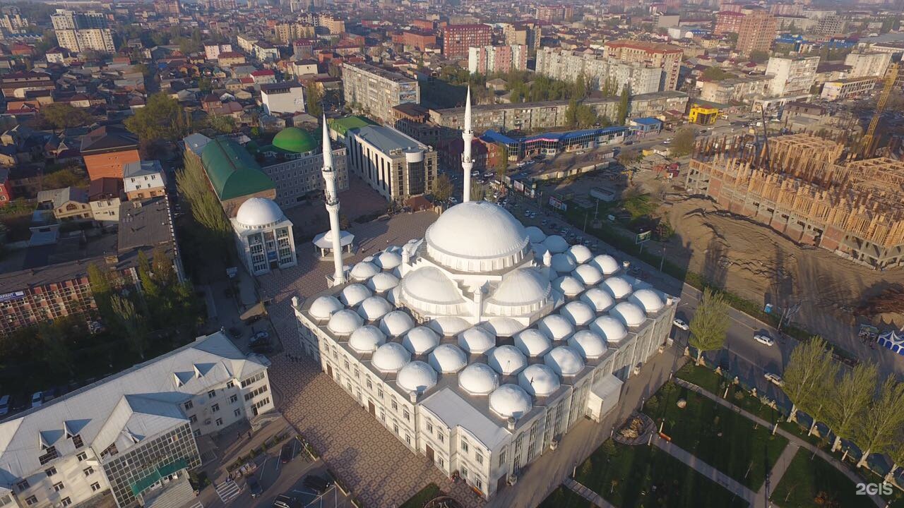 Центральная мечеть махачкала фото. Мечеть Дагестан Махачкала. Центральная Джума-мечеть. Центральная мечеть Махачкала. Мечеть в Махачкале Джума мечеть.