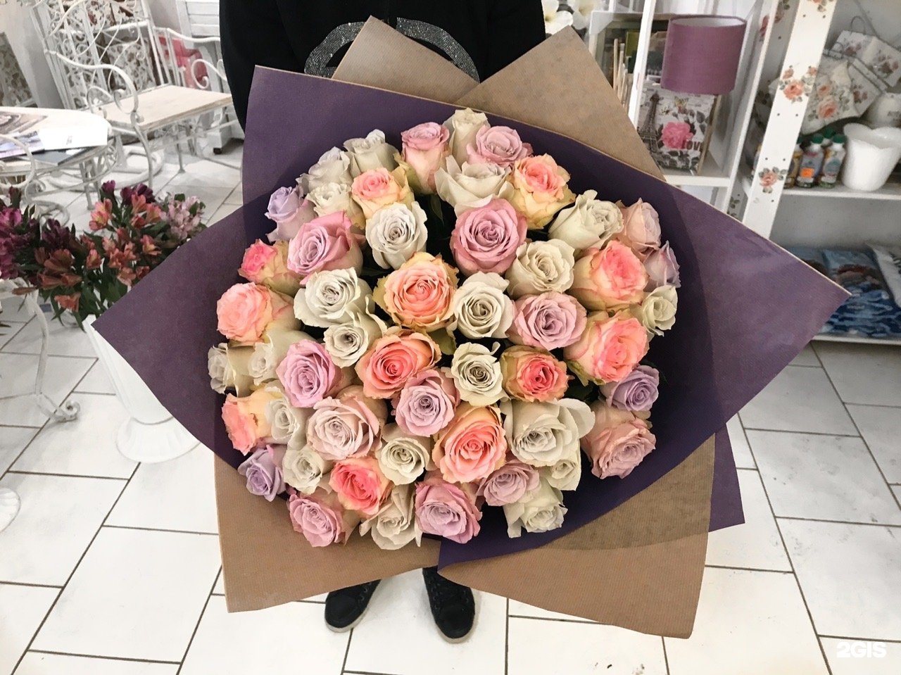 Декор цветочного магазина. Помещение под цветочный магазин. Роза стиль. Интерьер магазина цветов. Цветы оренбург.