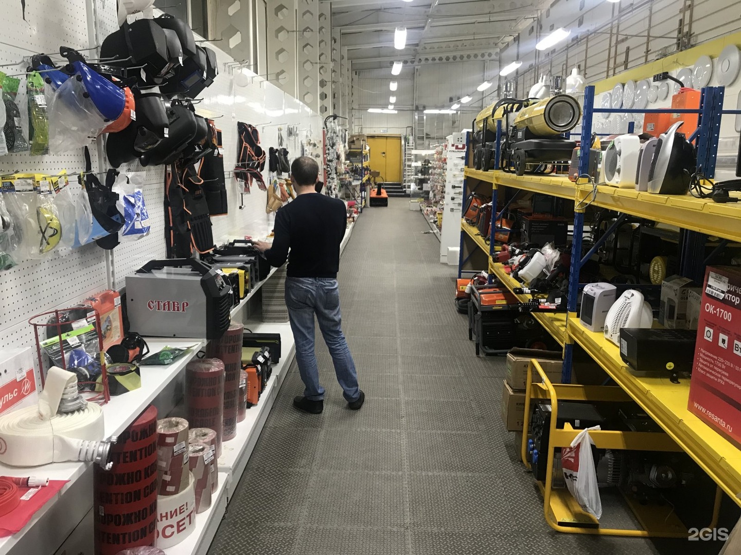 Технику новый уренгой. Магазин центр новый уренгой. Автомойка город новый уренгой. Торговый центр солнечный новый уренгой. Новый уренгой ул таежная 171б.